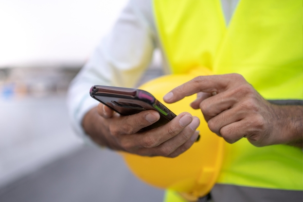 energy employee using dashspend for daily on the job expenses